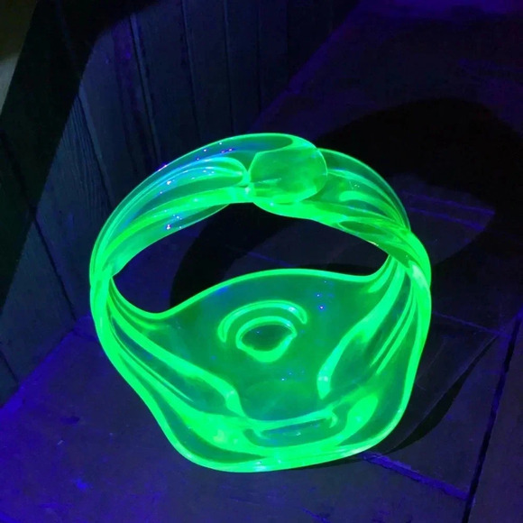 Art Deco Uranium Glass Basket - Picture 10 of 12